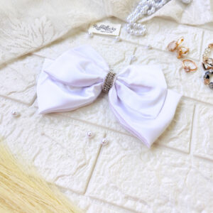 White 2 layer bow with stone chain