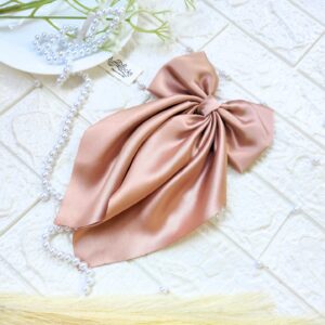 Cream tail bow