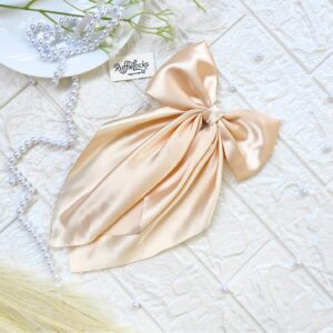 Cream tail bow